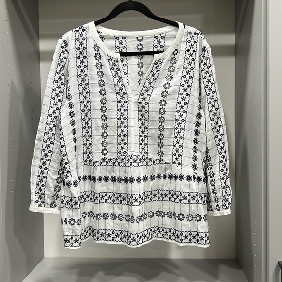 LOFT Tops - {LOFT}Sz L White Eyelet w/black Trim Peplum Like Top, 3/4 Sleeve